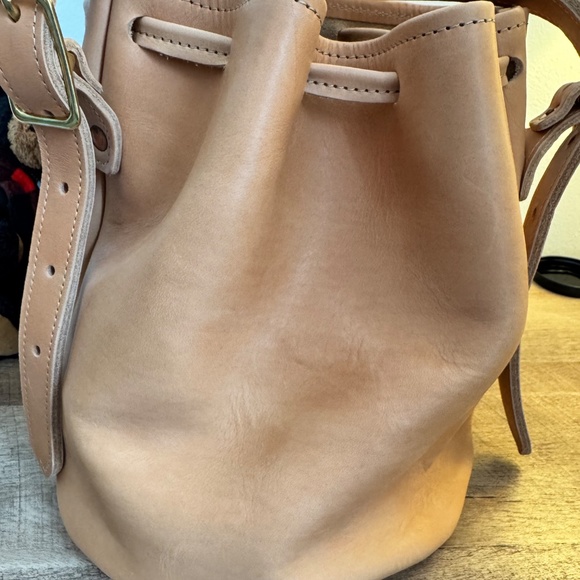 KMM Natural Essex Bucket Bag, Full Size, Pristine! - Picture 2 of 5